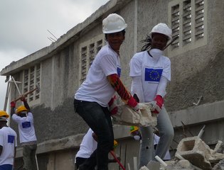 Cash for work to remove the debris